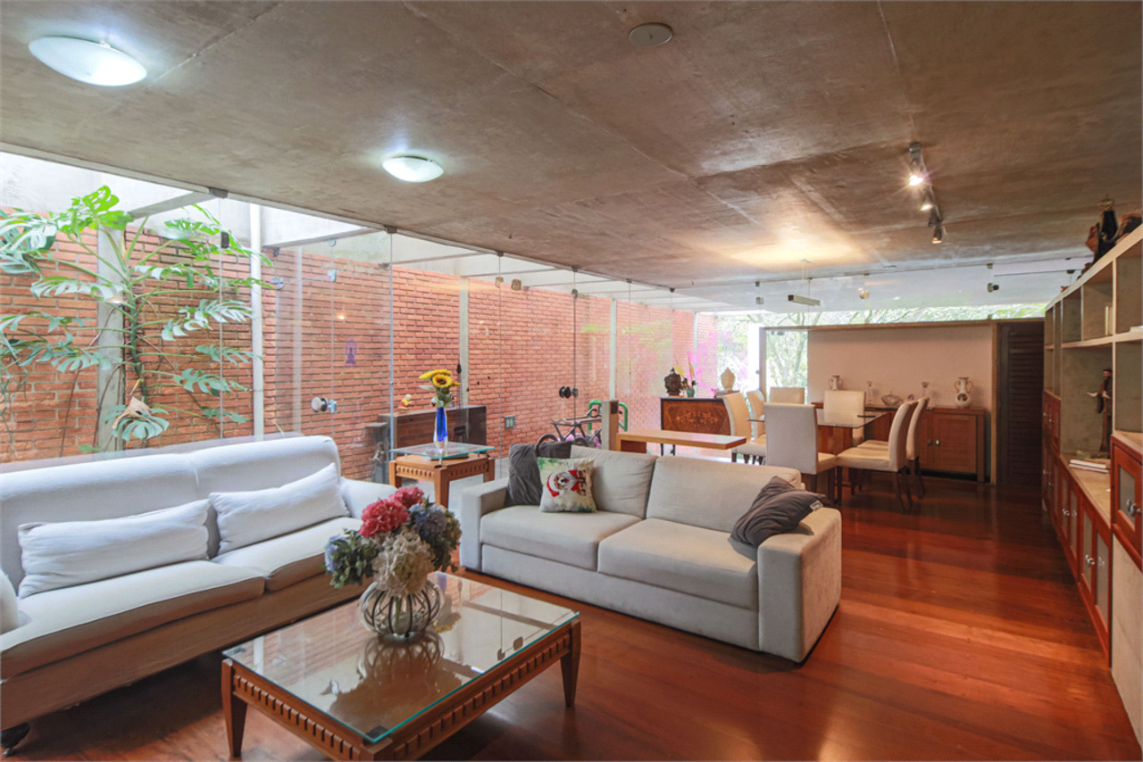 Sobrado com 3 quartos à venda, 250m² em Rua Itubore, Jardim Marajoara, São Paulo, SP