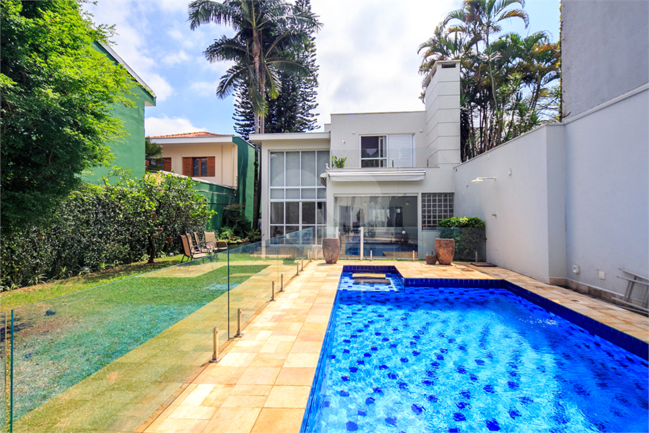 Sobrado com 4 quartos à venda, 400m² em Jardim Leônidas Moreira, São Paulo, SP
