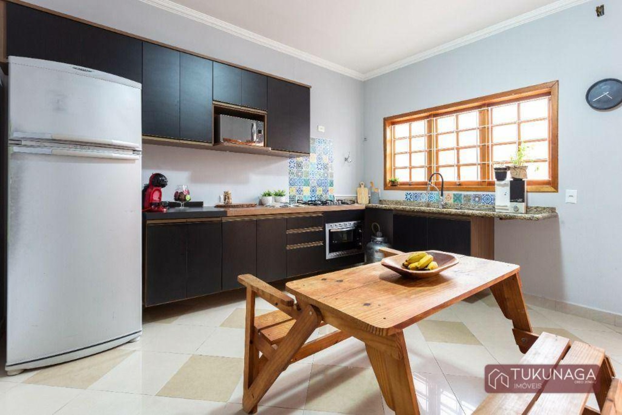 Casa com 3 quartos à venda, 234m² em Guarulhos, SP