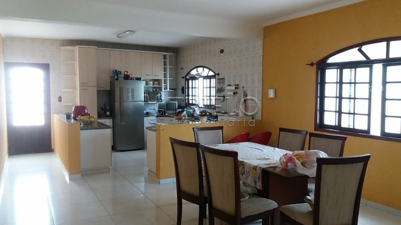 Casa com 3 quartos à venda, 274m² em Mogi das Cruzes, SP