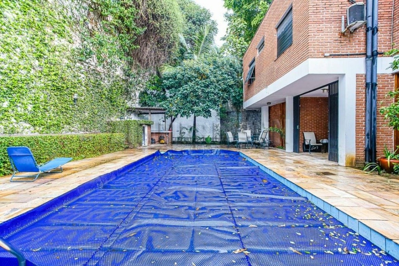 Casa com 4 quartos à venda, 550m² em Rua Brigadeiro Melo, Pacaembu, São Paulo, SP