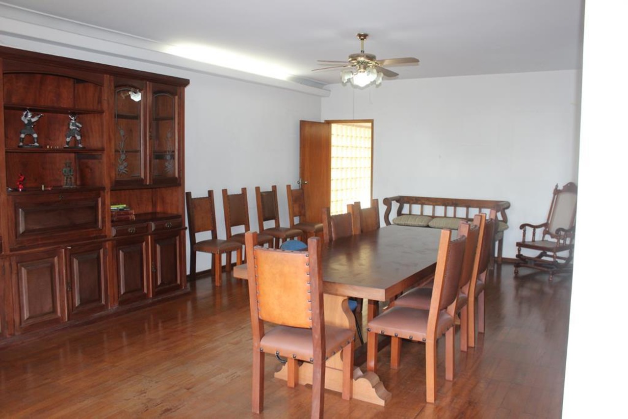 Casa com 5 quartos à venda, 560m² em Rua Conselheiro Fernandes Torres, Pacaembu, São Paulo, SP