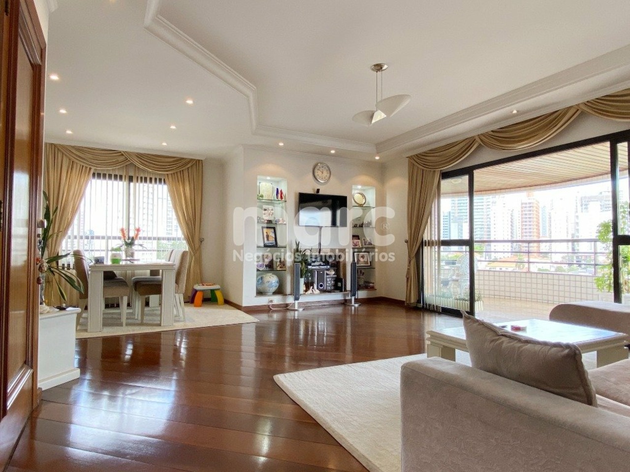 Apartamento com 4 quartos à venda, 230m² em Rua Nilo, Aclimação, São Paulo, SP