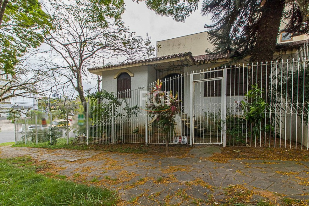 Casa com 3 quartos à venda, 238m² em Chácara das Pedras, Porto Alegre, RS