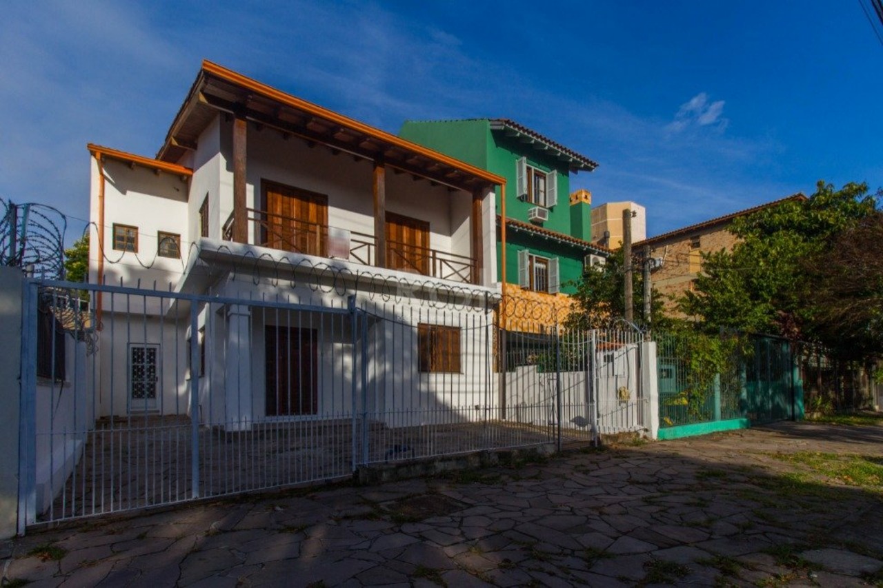 Casa com 3 quartos à venda, 277m² em Rua Afonso Arinos, Camaquã, Porto Alegre, RS
