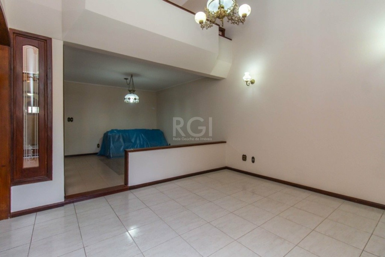 Casa com 5 quartos à venda, 287m² em Porto Alegre, RS