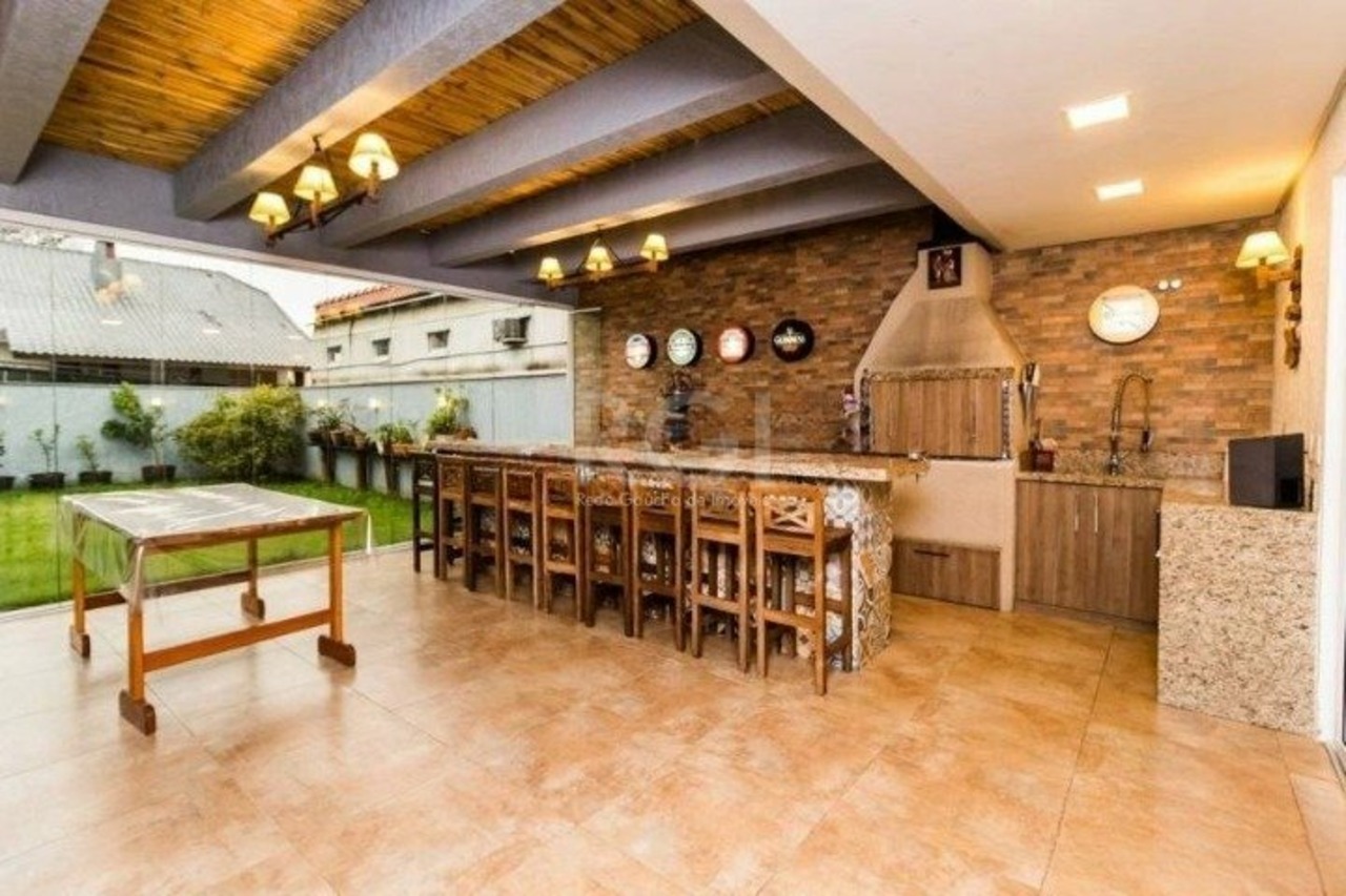 Casa com 3 quartos para alugar, 331m² em Rua Manoel Bandeira, Jardim Itu Sabará, Porto Alegre, RS