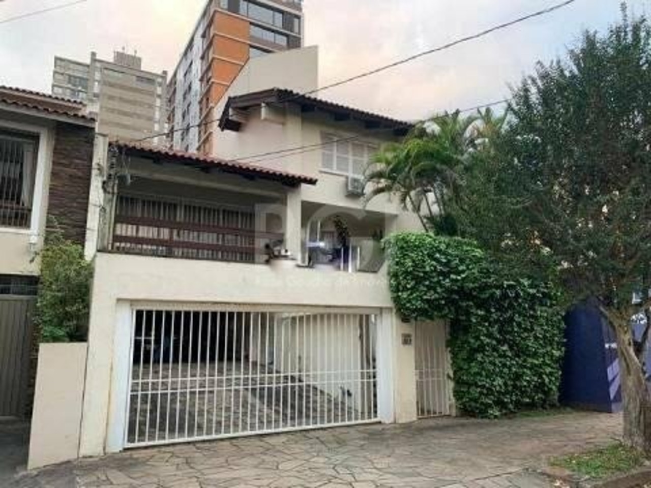 Casa com 4 quartos para alugar, 433m² em Rua Eça de Queirós, Petrópolis, Porto Alegre, RS