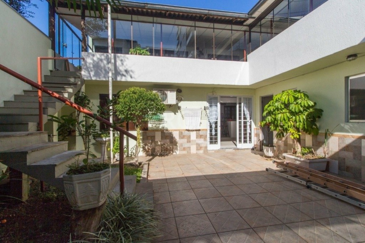 Casa com 3 quartos para alugar, 320m² em Rua Sapê, Passo DAreia, Porto Alegre, RS