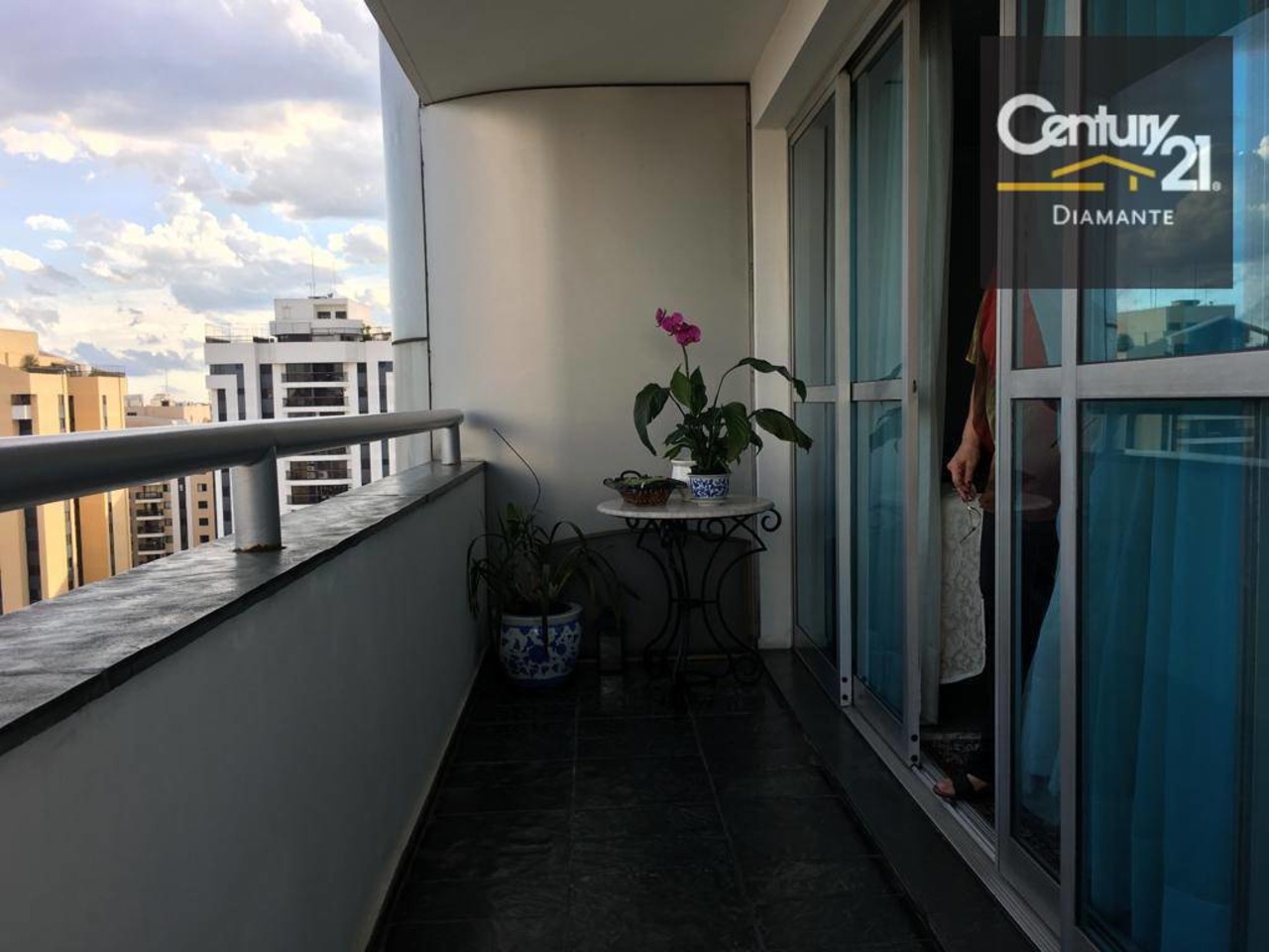 Apartamento com 4 quartos para alugar, 177m² em Moema, São Paulo, SP