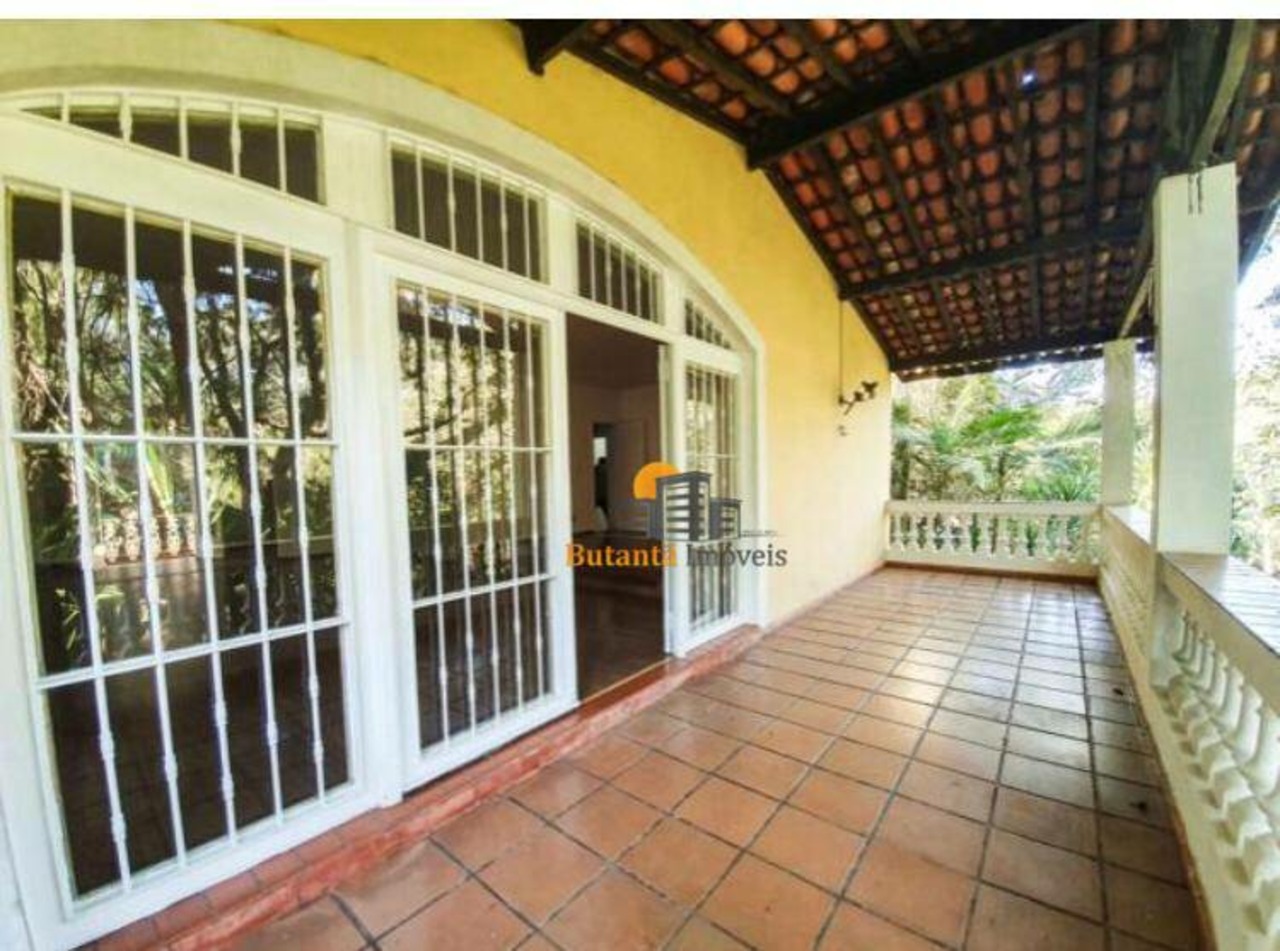 Casa com 4 quartos à venda, 326m² em Taboão da Serra, SP