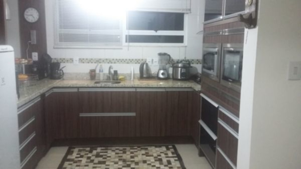 Casa com 3 quartos à venda, 300m² em Lomba do Pinheiro, Viamão, RS