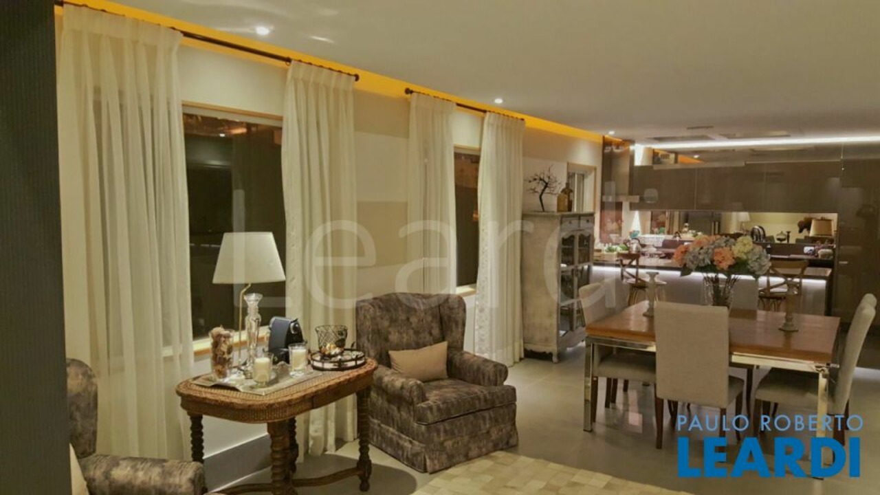 Casa com 3 quartos à venda, 320m² em Rua Marseille, Tamboré, Santana de Parnaíba, SP