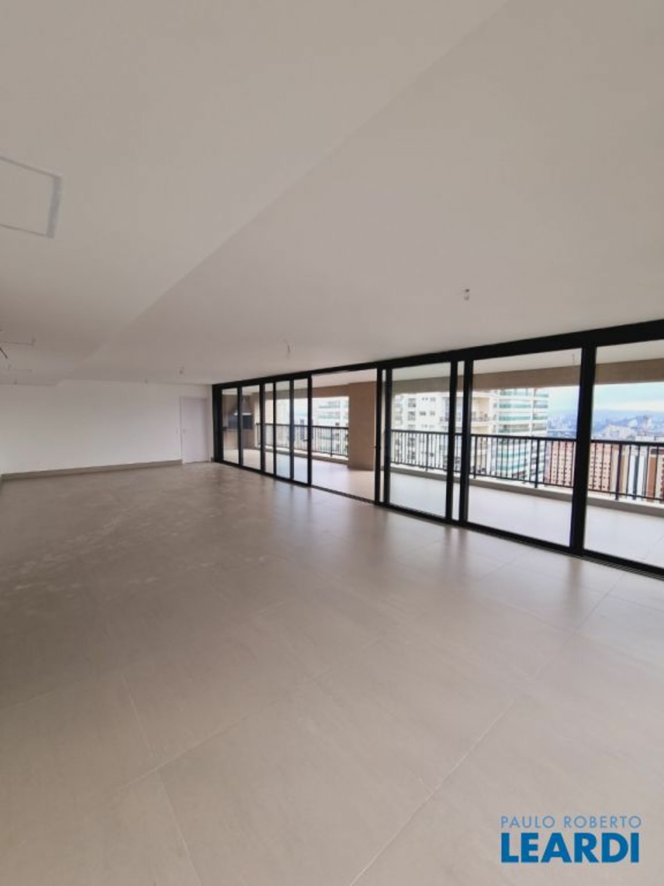 Apartamento com 4 quartos à venda, 360m² em Rua Ômega, Alphaville, Barueri, SP