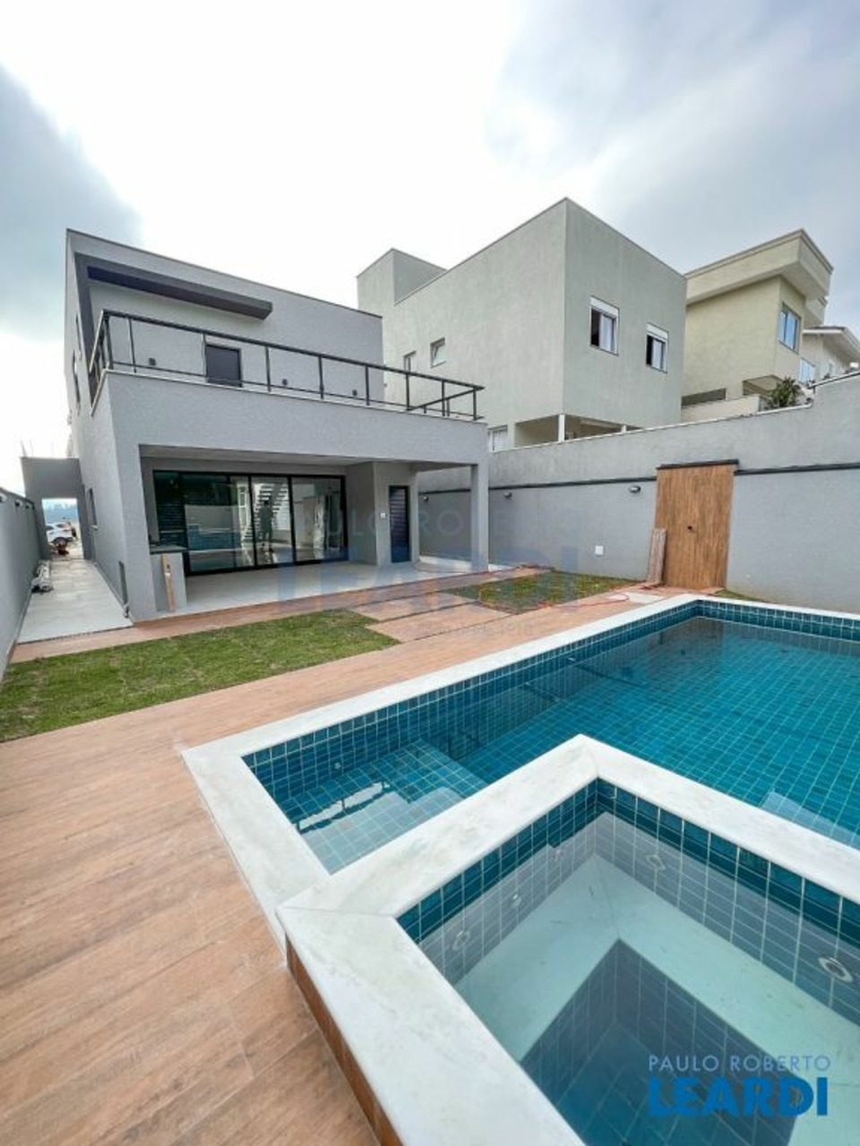 Casa com 3 quartos à venda, 225m² em Suru, Santana de Parnaíba, SP