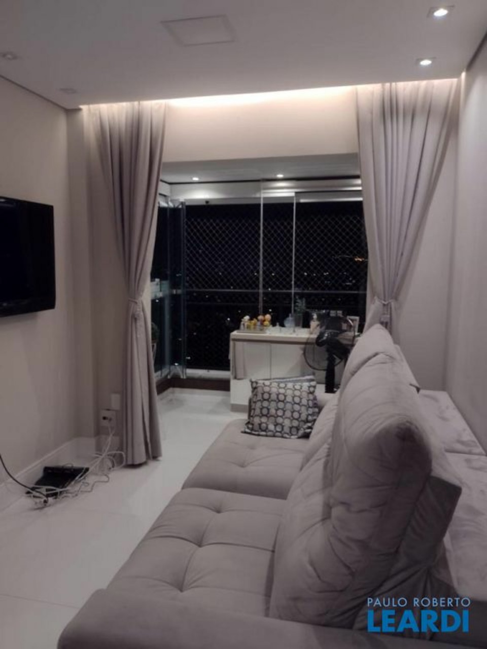 Apartamento com 2 quartos à venda, 60m² em Avenida Sebastião Davino dos Reis, Jardim Tupanci, Barueri, SP