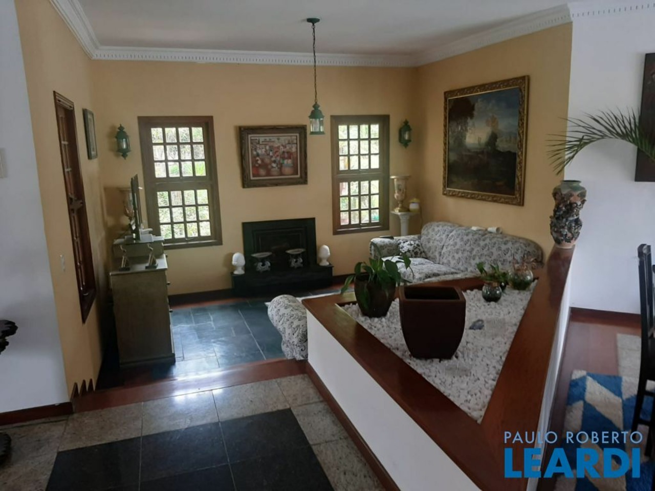 Sobrado com 4 quartos à venda, 486m² em Jardim Bandeirantes, Santana de Parnaíba, SP