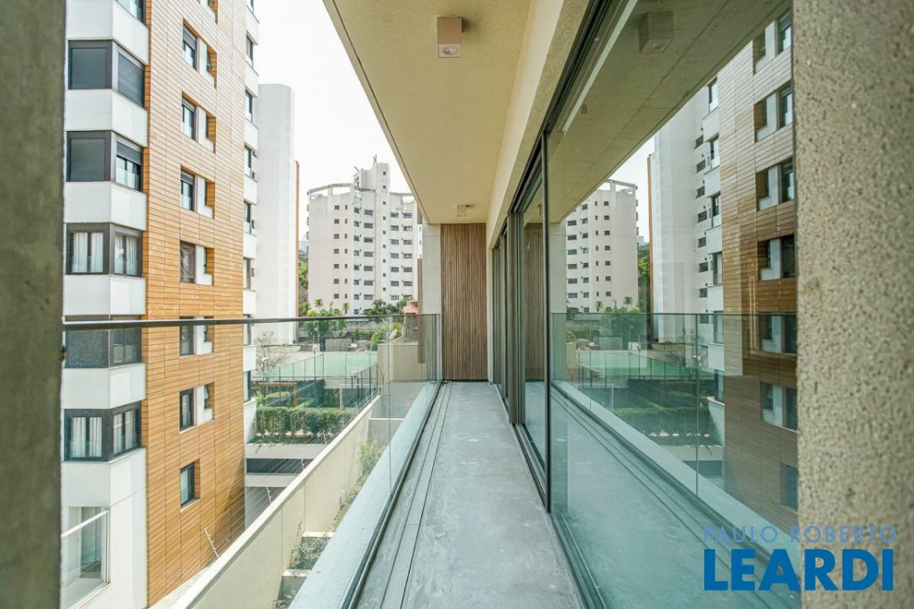 Apartamento com 3 quartos à venda, 206m² em Vila Madalena, São Paulo, SP