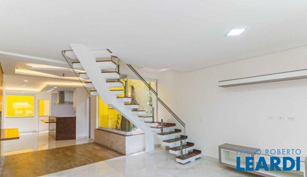 Sobrado com 3 quartos à venda, 276m² em Rua Viaza, Jardim Aeroporto, São Paulo, SP