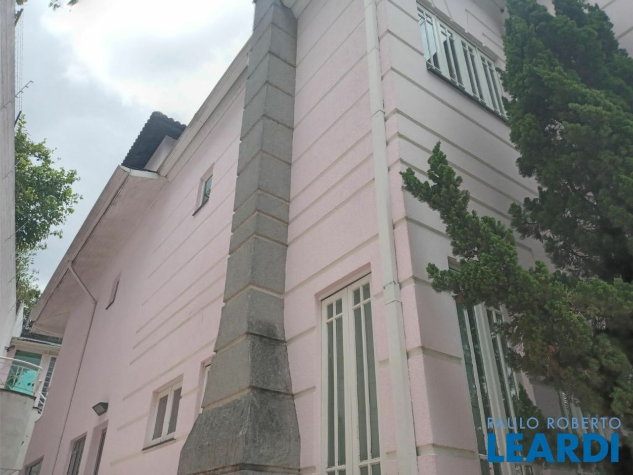 Casa com 3 quartos à venda, 335m² em Taboão da Serra, SP