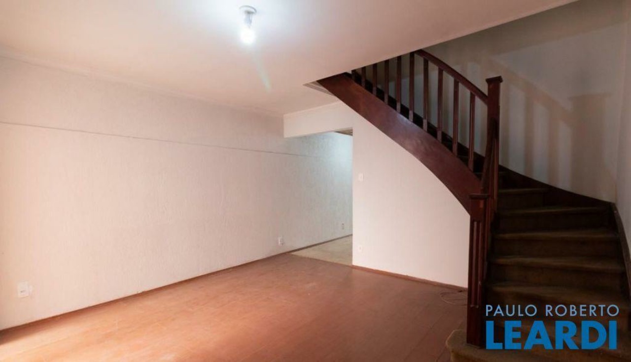 Sobrado com 3 quartos à venda, 250m² em Avenida Armando Ferrentini, Paraíso, São Paulo, SP